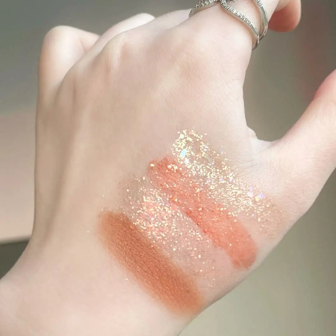 26-Color Eyeshadow Palette – Matte & Highlighter Shades