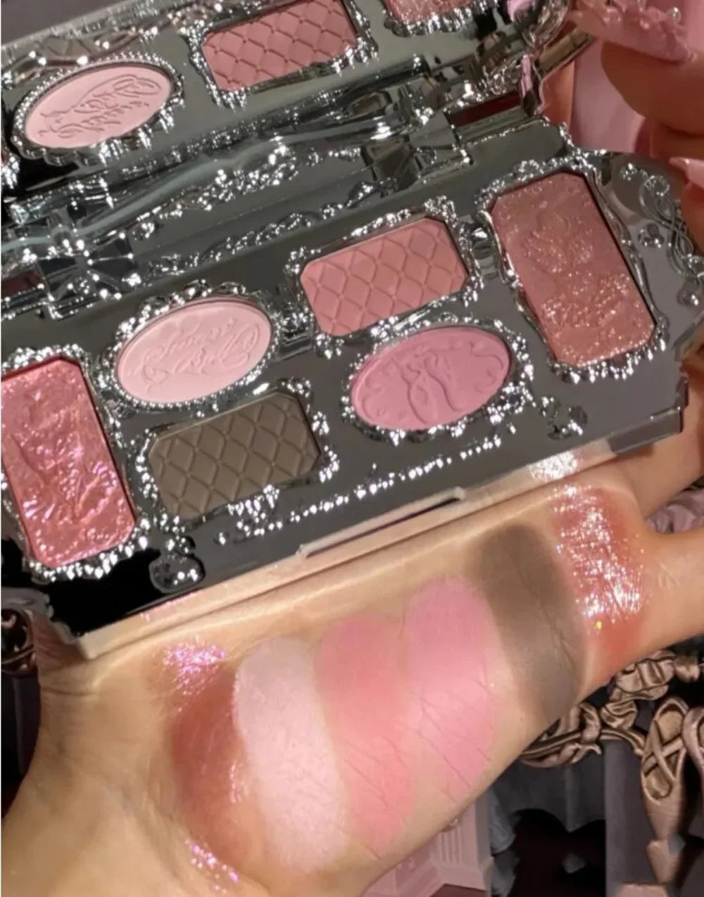 Flower Knows Black Swan Ballet Eyeshadow Palette – 6 Colors